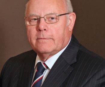 barry_hutsby_370x415.jpg